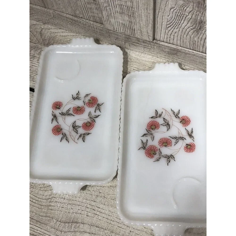Set of 4 Porcelain White Sip and Snack Tray Ball & Floral Design Ribbed Edges